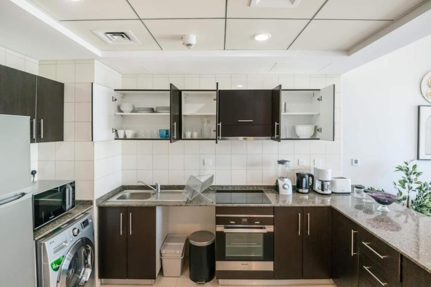 Luxurious 1 Bedroom Apartment In The Dubai Marina! Екстериор снимка