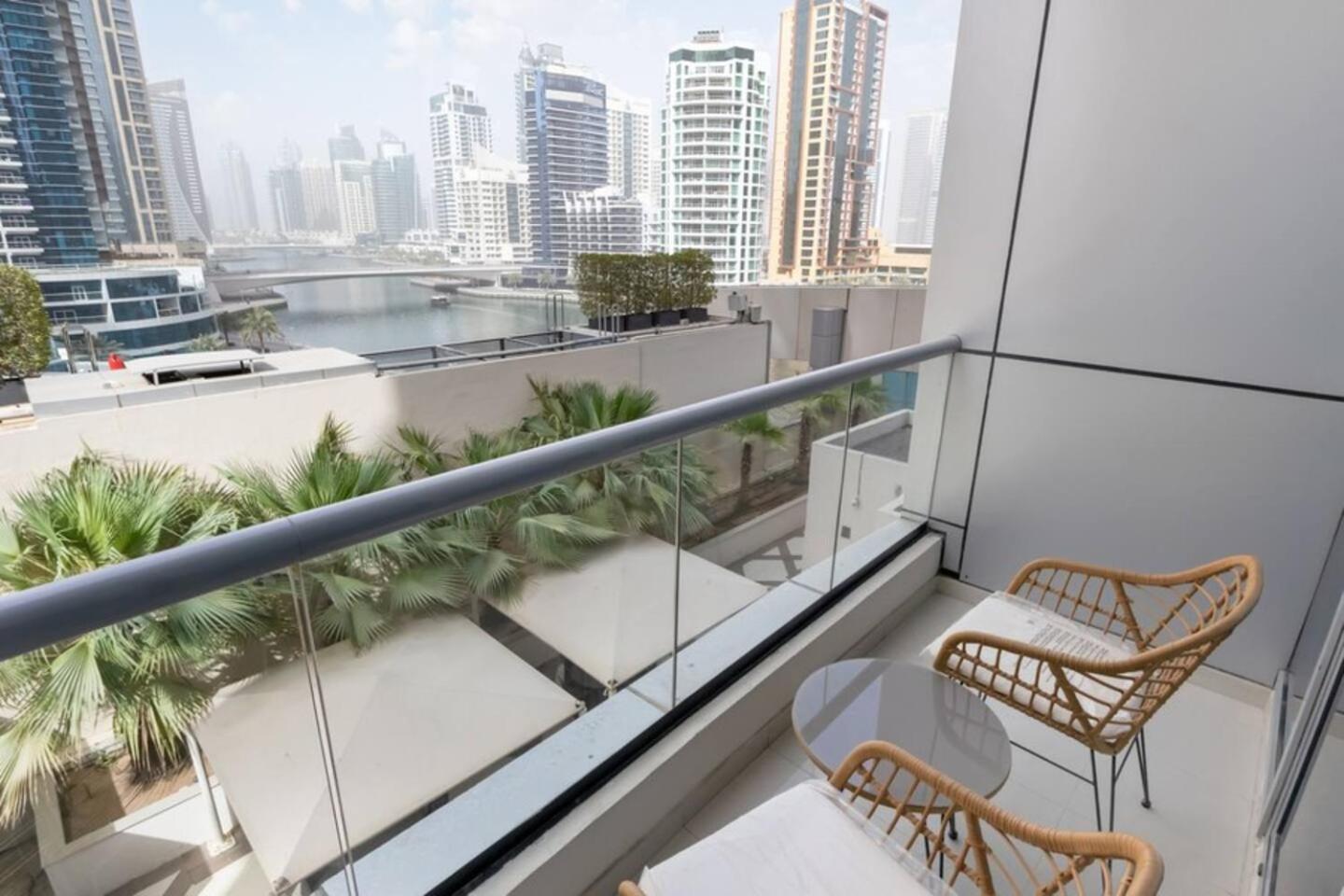 Luxurious 1 Bedroom Apartment In The Dubai Marina! Екстериор снимка