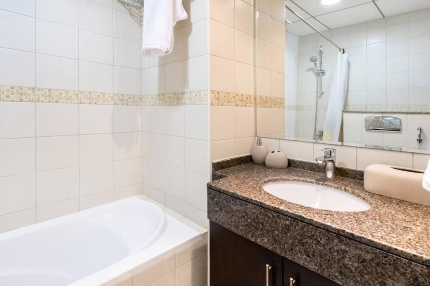 Luxurious 1 Bedroom Apartment In The Dubai Marina! Екстериор снимка