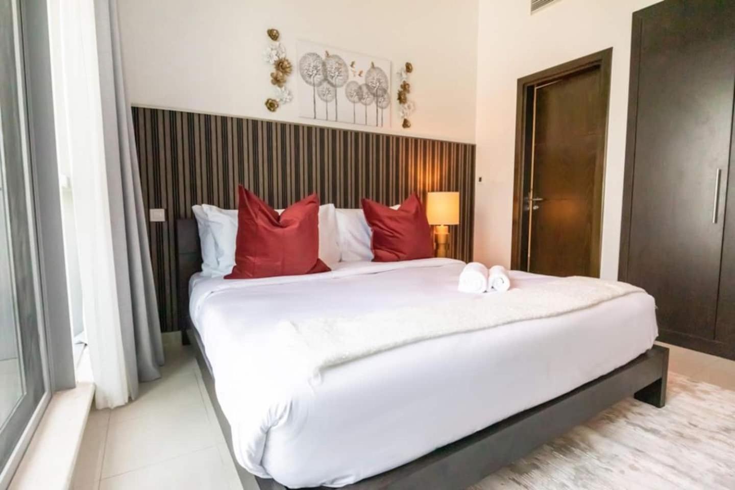 Luxurious 1 Bedroom Apartment In The Dubai Marina! Екстериор снимка