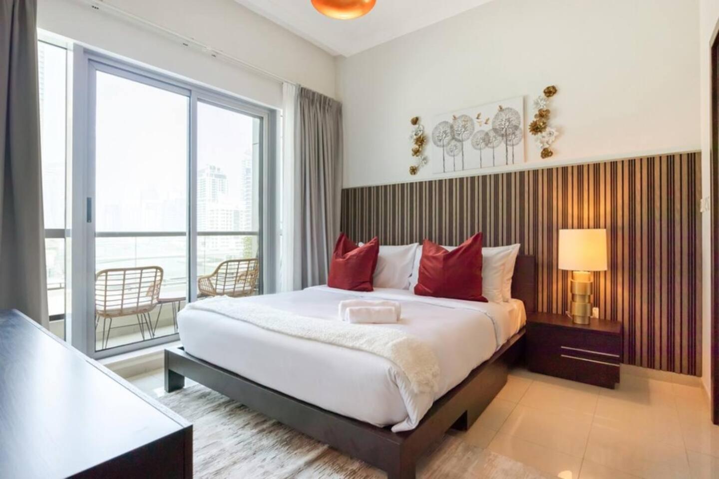 Luxurious 1 Bedroom Apartment In The Dubai Marina! Екстериор снимка