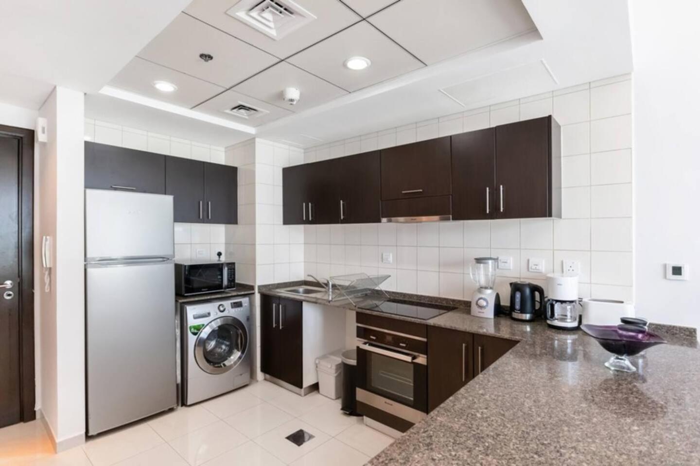 Luxurious 1 Bedroom Apartment In The Dubai Marina! Екстериор снимка