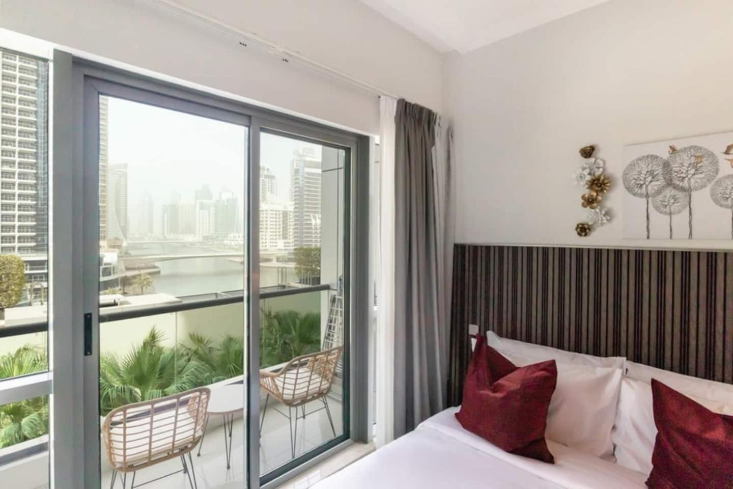 Luxurious 1 Bedroom Apartment In The Dubai Marina! Екстериор снимка